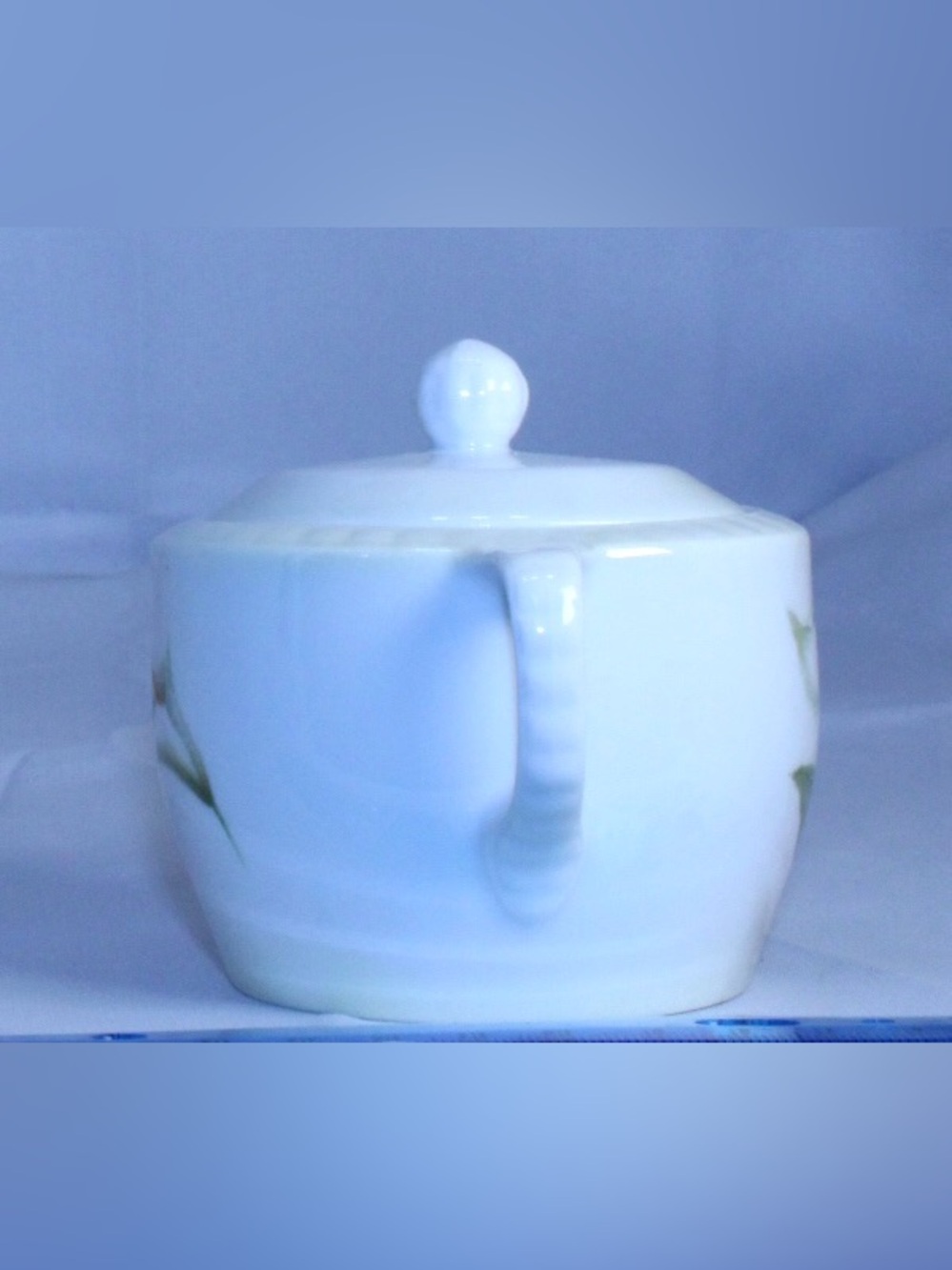 ANTIQUE White Porcelain Covered Sugar Bowl with Calla Lily GERMANY - Picture 4 of 8